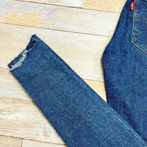 LEVI’S 710 Super Skinny dark blue jeans | Cropped raw hem denim | Size 24 * - Picture 5 of 11